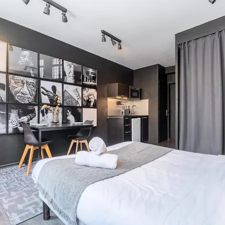 Located On The Grand Place! Лилль