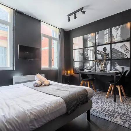 Located On The Grand Place!