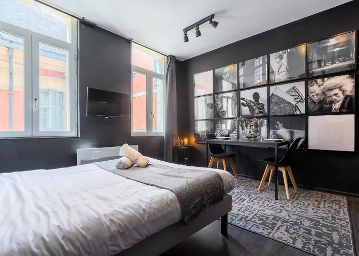 Located On The Grand Place!